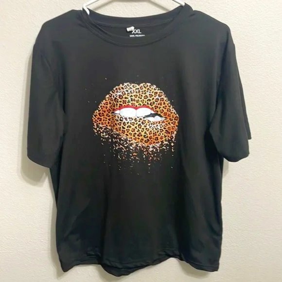 XXL Tops - Boutique style black Tee XXL